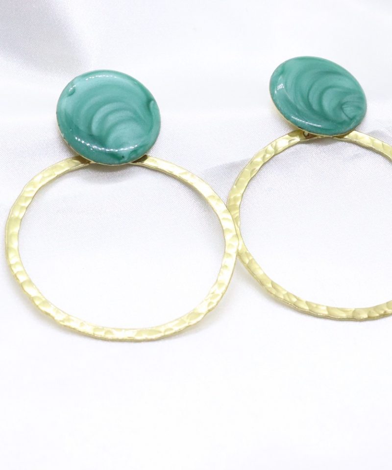 Ορειχάλκινα σκουλαρίκια με σμάλτο σε πράσινο χρώμα