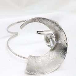 Χειροποίητο σφυρήλατο βραχιόλι με πέτρα swarovski