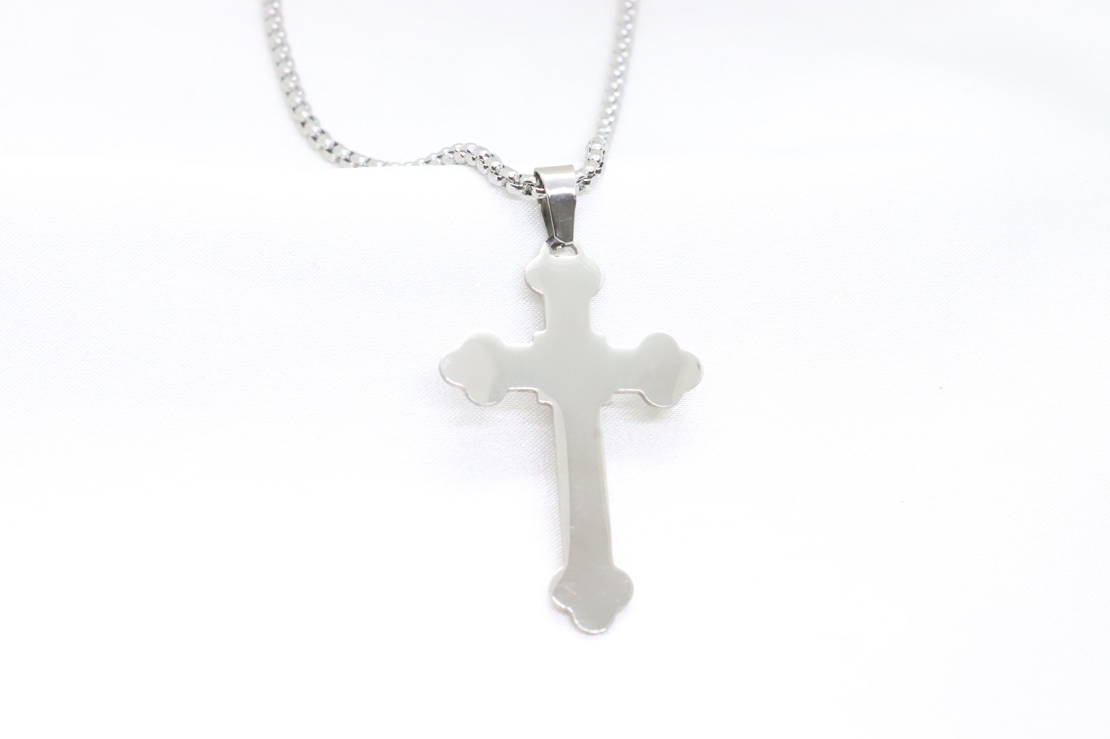Ατσάλινος σταυρός με αλυσίδα σε ασημί χρώμα
