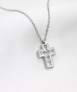 Ατσάλινο κολιέ σταυρός με πέτρες σε ασημί χρώμα