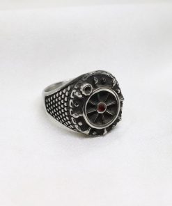 Ατσάλινο δαχτυλίδι με κόκκινη μικρή πέτρα στο κέντρο