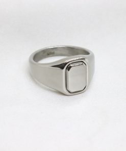 Ατσάλινο δαχτυλίδι με οκτάγωνη επιφάνεια σε ασημί χρώμα