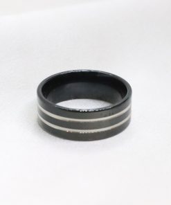 Ατσάλινο δαχτυλίδι μαύρο με ασημί λεπτομέρειες